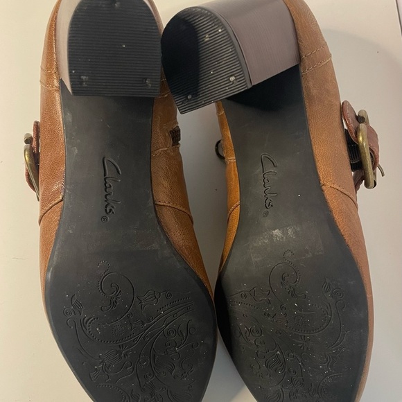 Clarks Tan Leather Women's Flats - Picture 6 of 6